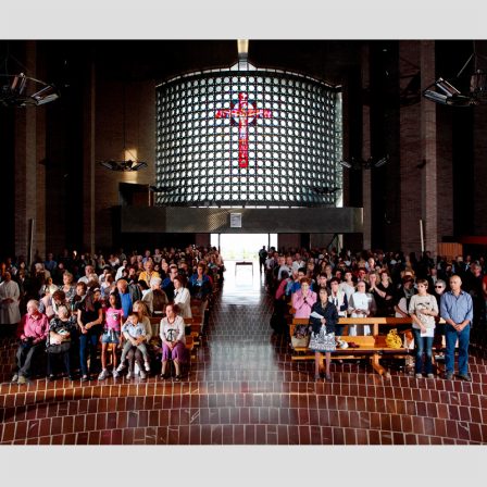 Le fotografie, pubblicate per gentile concessione di Giorgio Barrera, riproducono alcuni scatti dal lavoro Andate in pace (2014) realizzato insieme a Niccolò Rastrelli