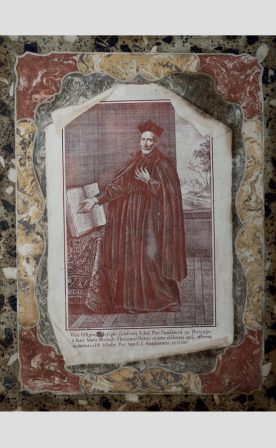 Anonimo, Vera Effigies S. Josephi Calasantij Schol. Piar. Fundatoris ex Prototypo a Joan. Maria Morando Florentino pictore eximio elaborato, qui affervat in Oratorio PP. Scholar. Piar. apud S. Pantaleonem in Urbe, XVII secolo, Trompe l’oeil in marmo policromo, Roma, Collezioni della Casa Generalizia di San Pantaleo