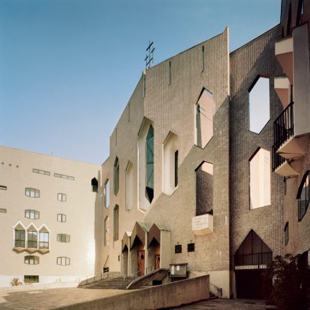 Giovanni Chiaramonte, esterno della chiesa San Francesco d’Assisi al Fopponino, Milano, 1958-1964; architetto Gio Ponti; committenti Unione Commercianti e Arcidiocesi di Milano - cardinale Giovanni Battista Montini
